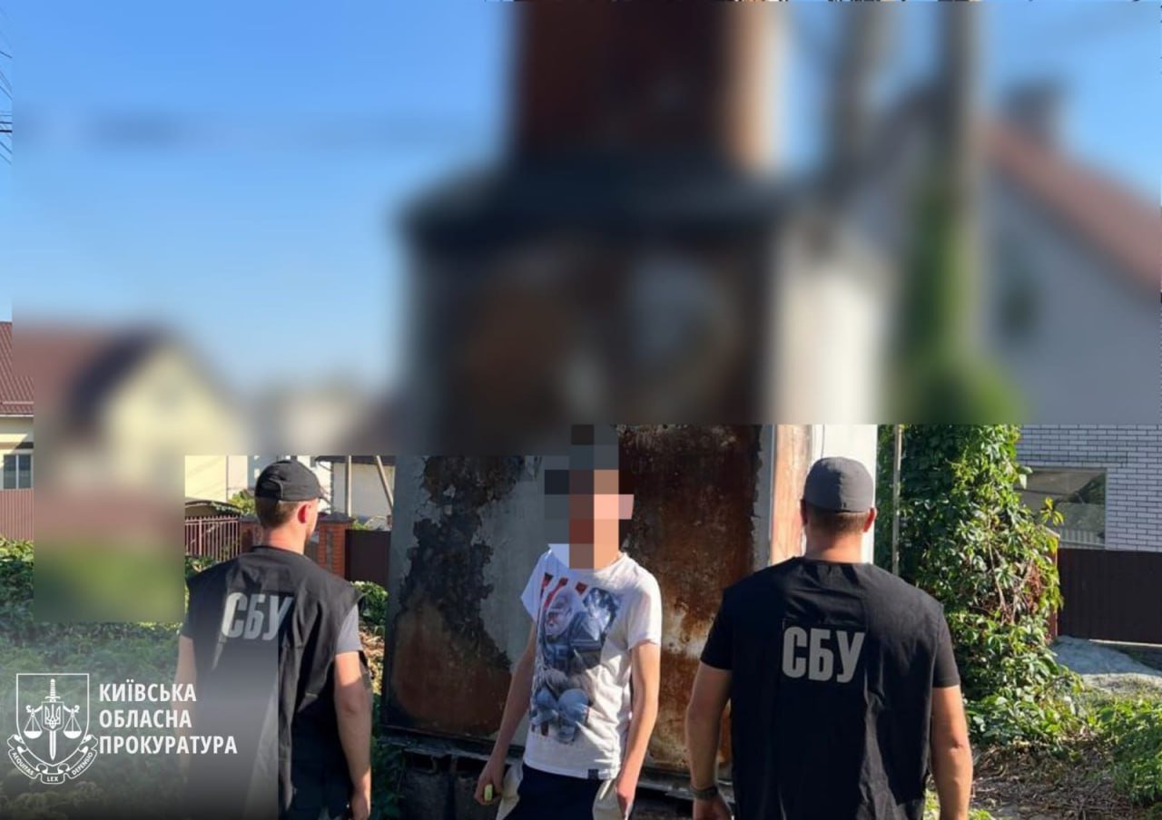 У Києві затримали чоловіків, які планували підпал автівок військових та електропідстанцій