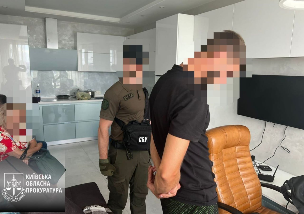 У Києві затримали чоловіків, які планували підпал автівок військових та електропідстанцій