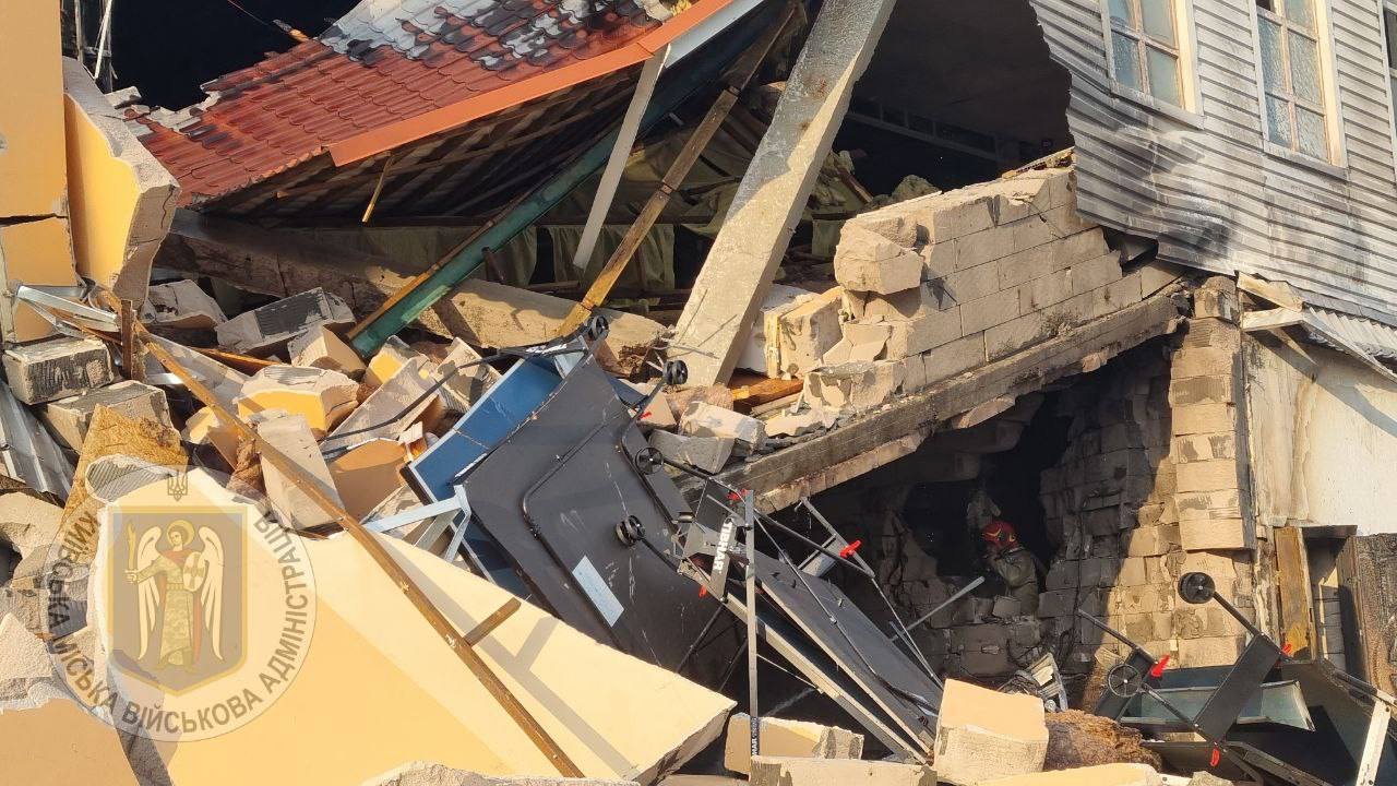 Наслідки ворожого обстрілу по Києву