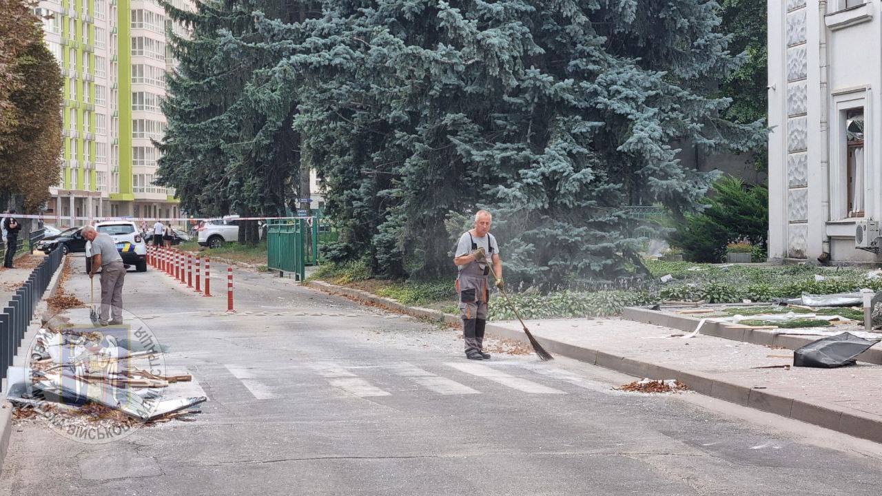 Наслідки ворожого обстрілу по Києву