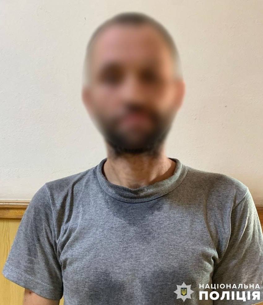 У Києві чоловік викрав велосипед дитини, коли хлопчик сховався від обстрілу