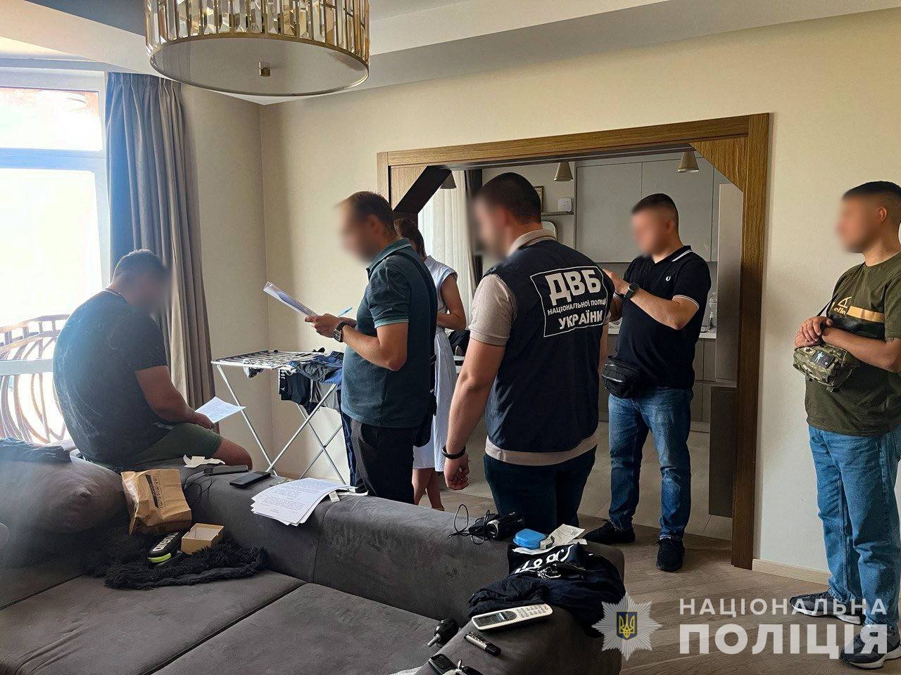 У Києві затримали групу осіб за викрадення криптовалюти у бізнесмена