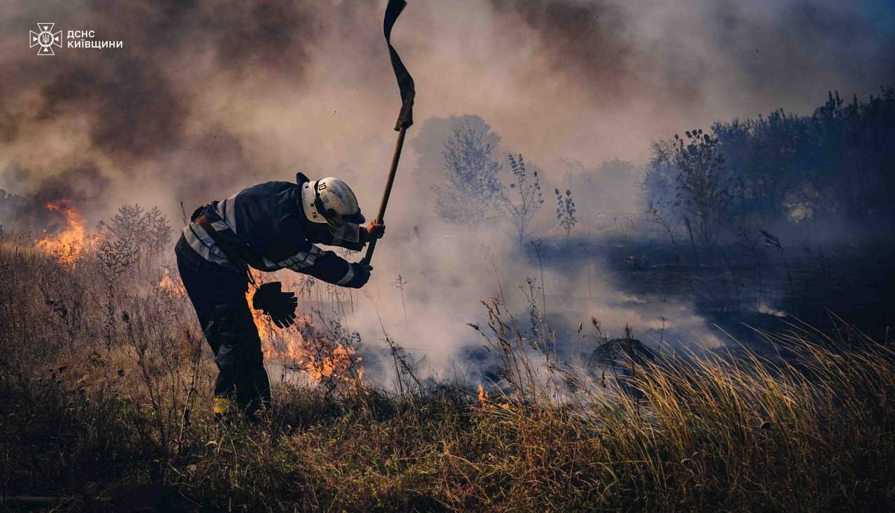 На Київщині вогонь ледь не знищив ціле село