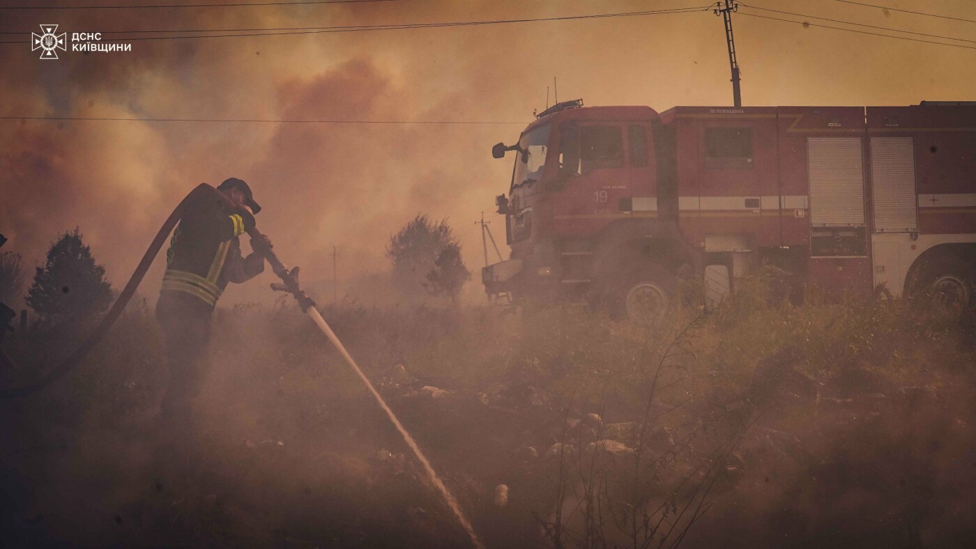 На Київщині вогонь ледь не знищив ціле село