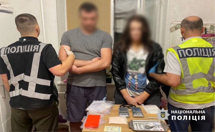 У Києві викрили сімейну пару, яка у квартирі влаштувала нарколабораторію