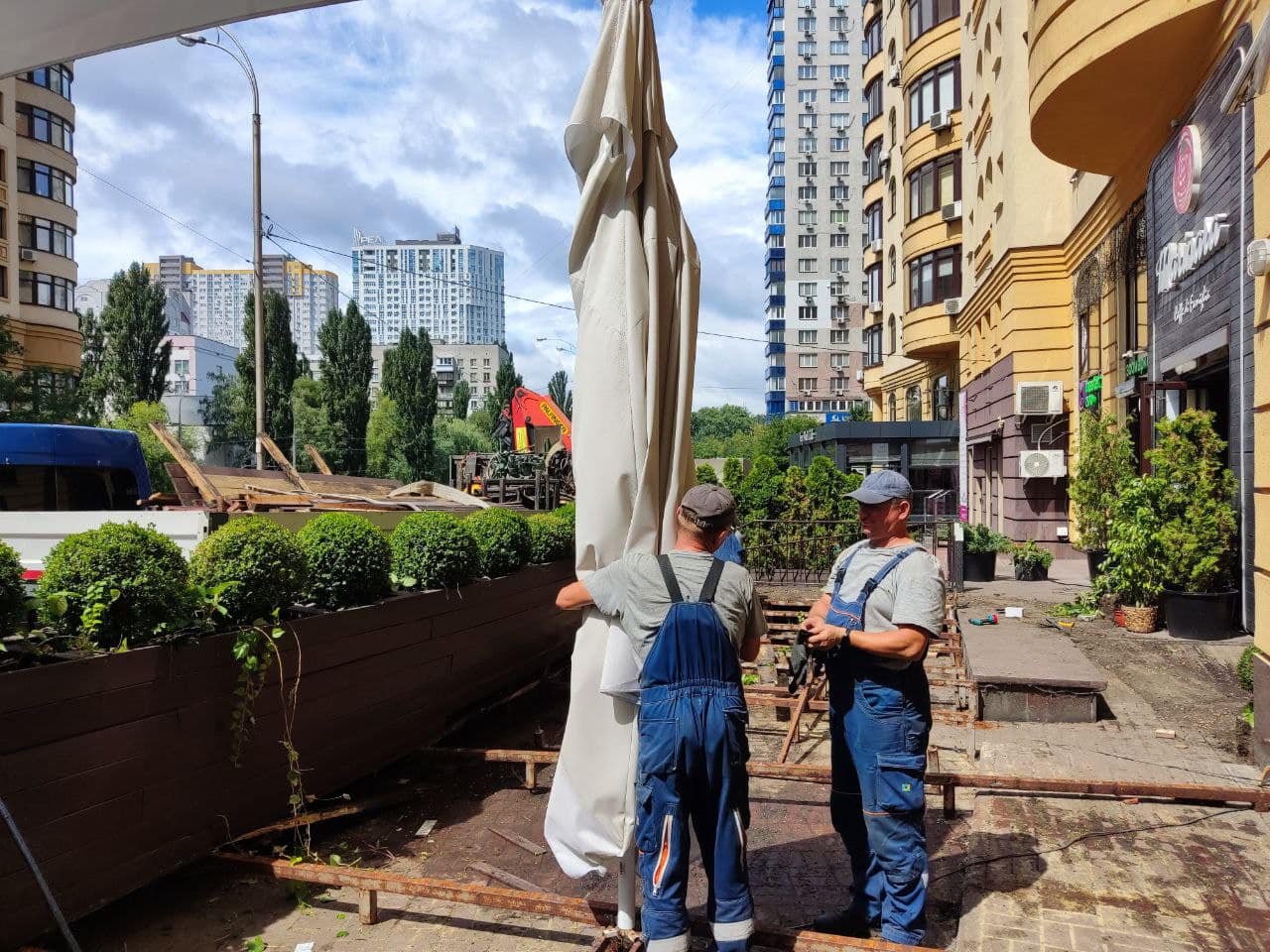 У Києві влітку демонтували понад 30 літніх майданчиків