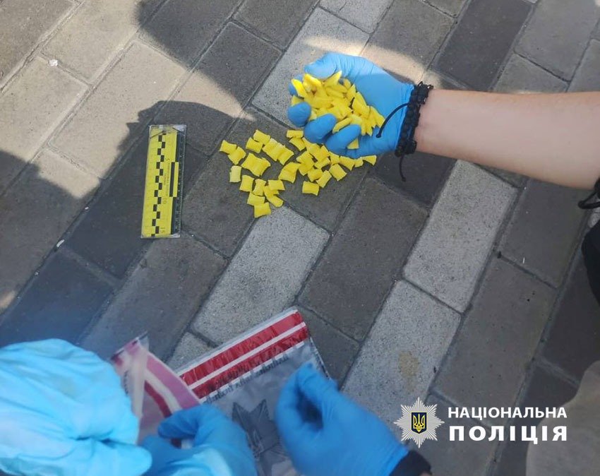На вокзалі у Києві в підлітка знайшли близько 350 згортків із метадоном