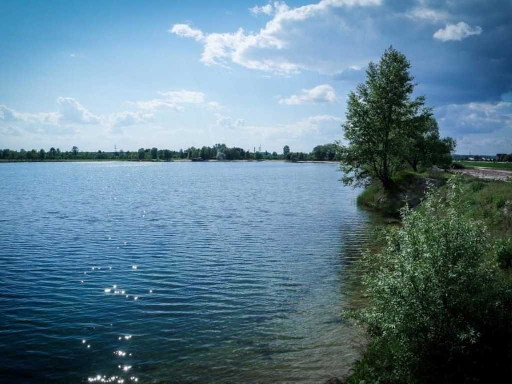 Блакитне озеро в селі Горенка