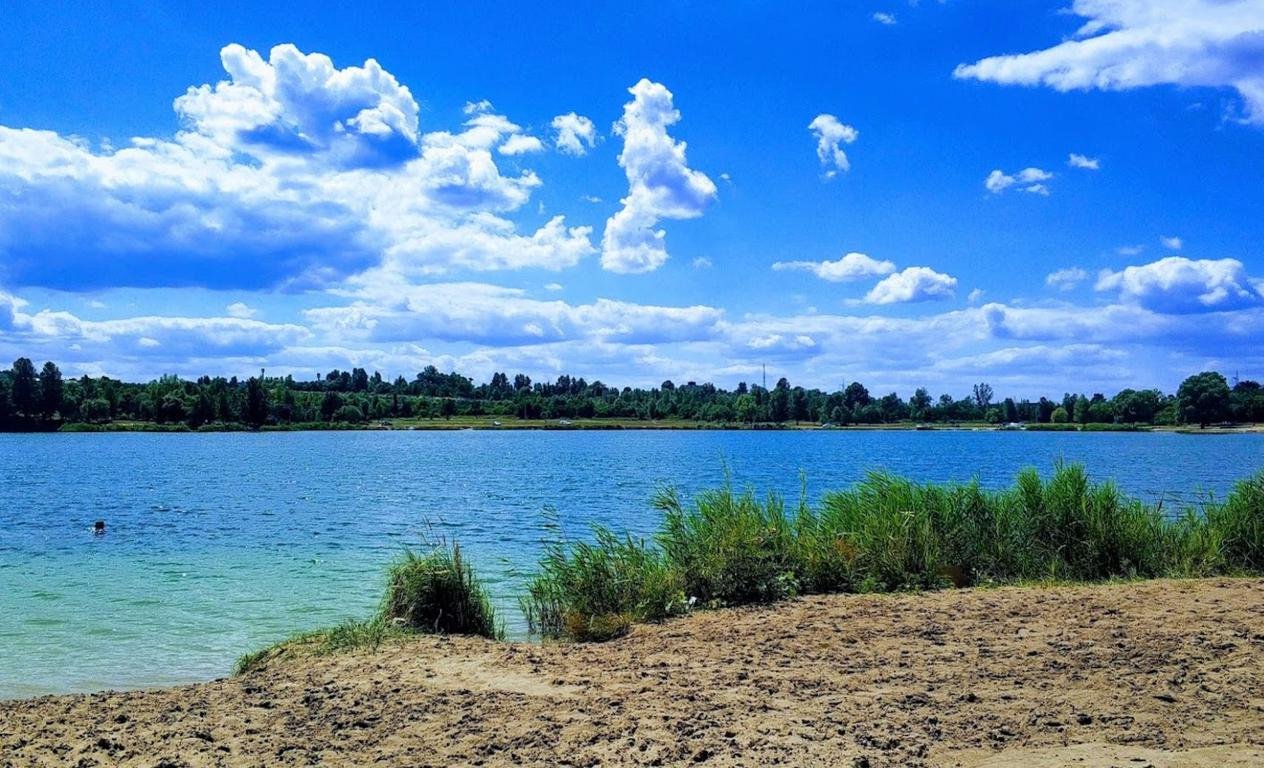 Блакитне озеро в селі Горенка