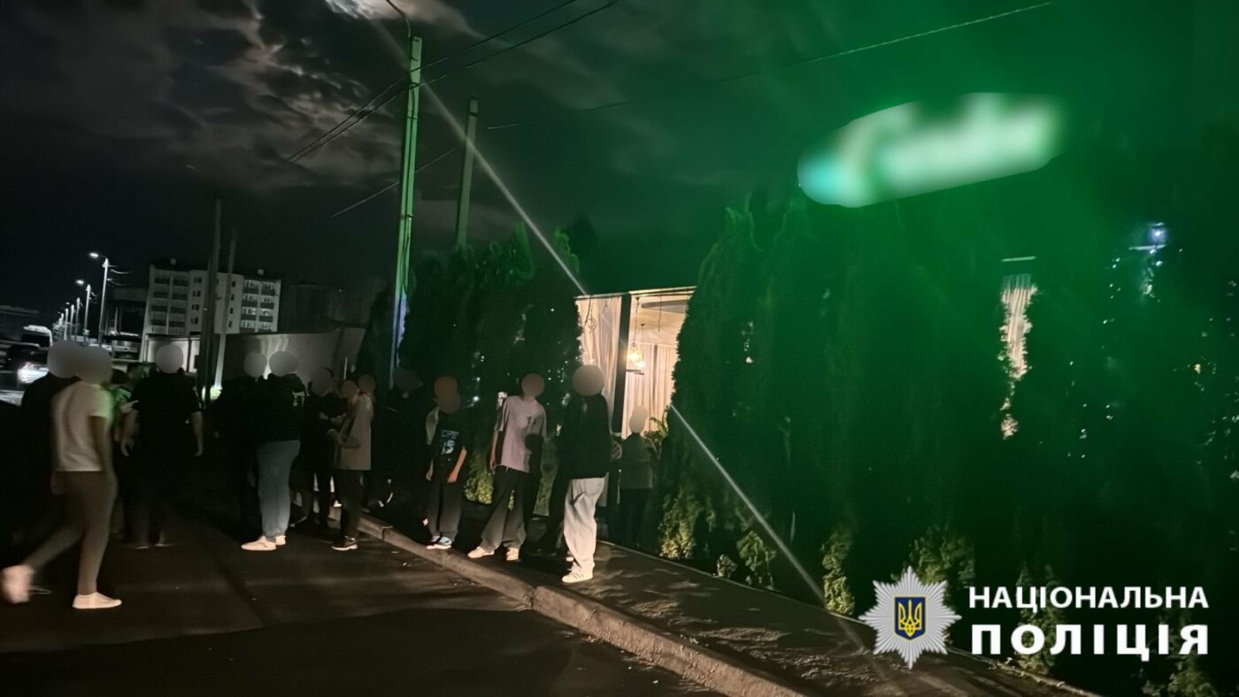 Між двома компаніями відвідувачів ресторану сталась сварка