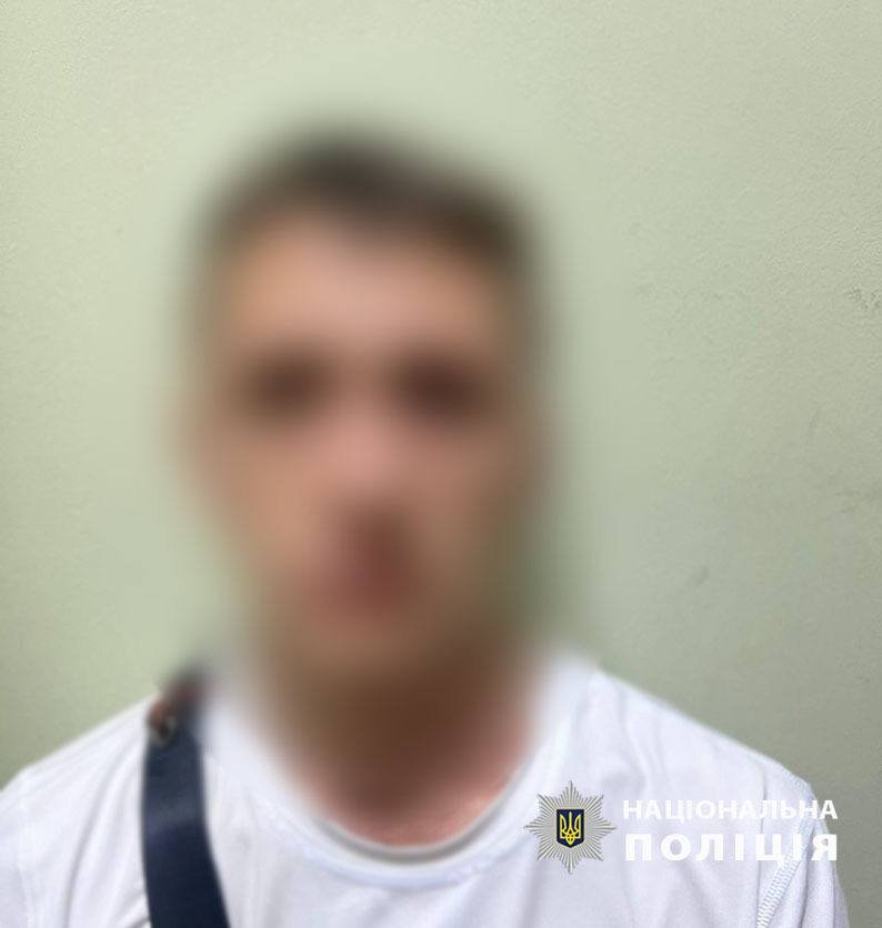 У столиці двоє чоловіків побили та пограбували підлітків