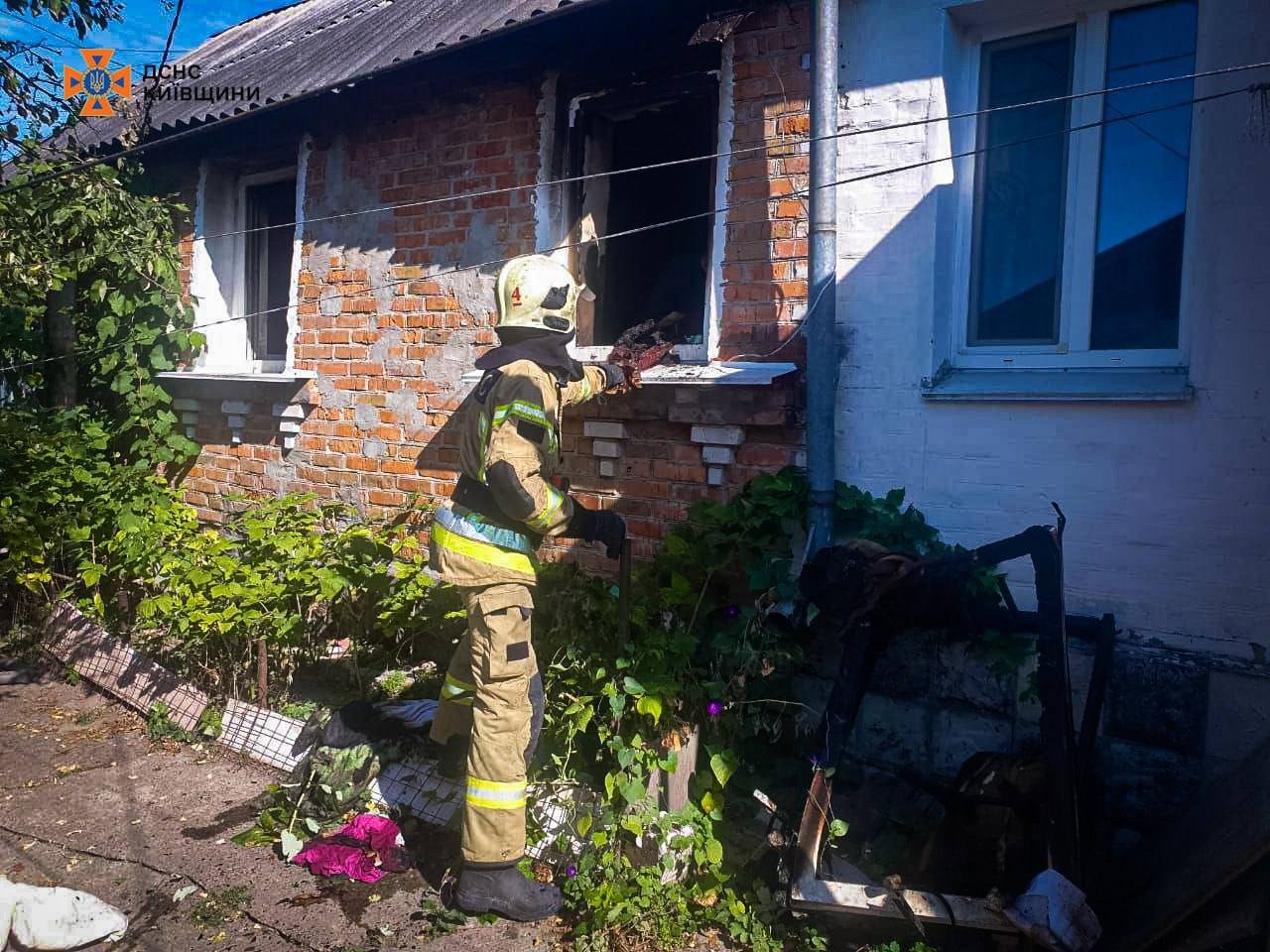 У Київській області чоловік згорів у власному будинку
