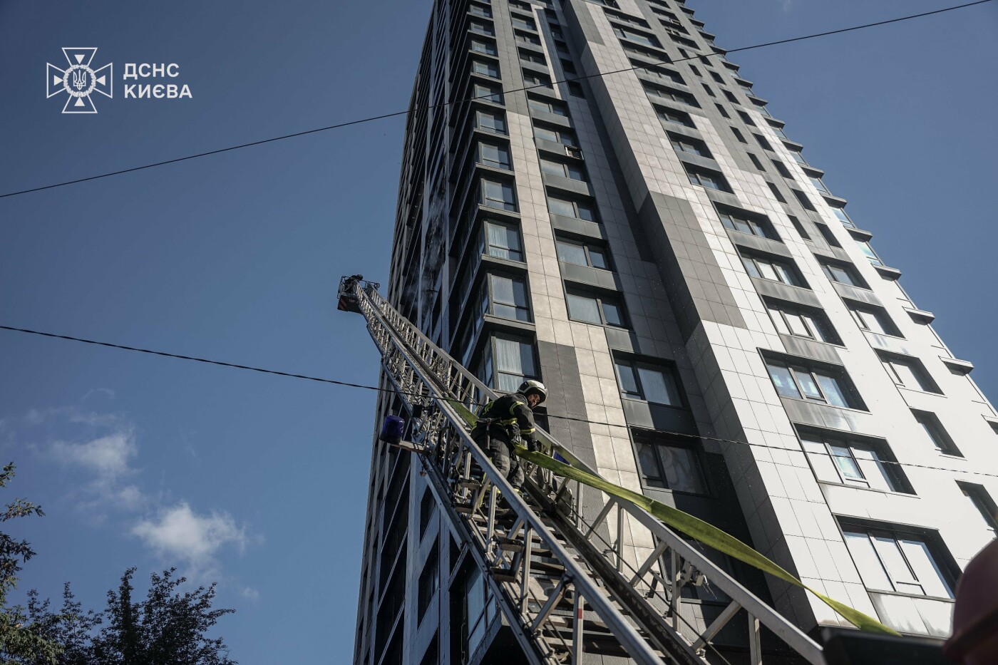 У Києві в одній з багатоповерхівок сталась пожежа