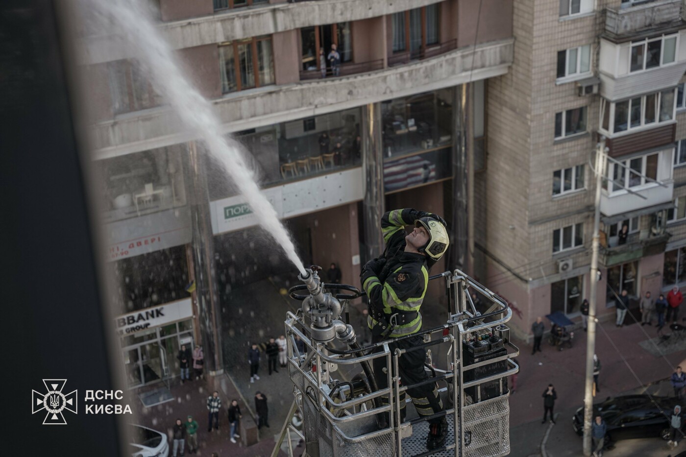 У Києві в одній з багатоповерхівок сталась пожежа