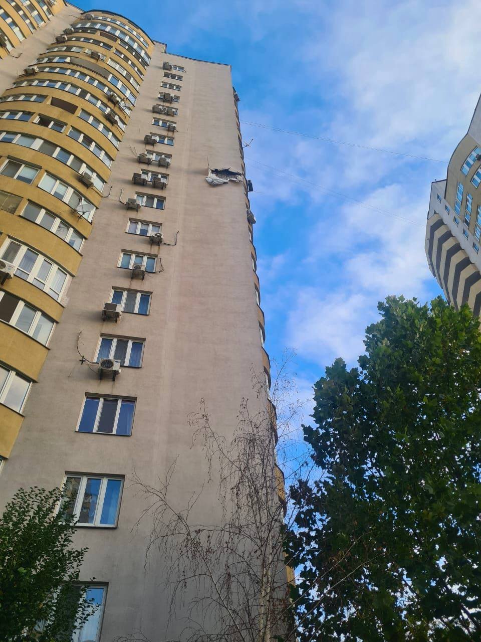 У районі є пошкодження через падіння уламків