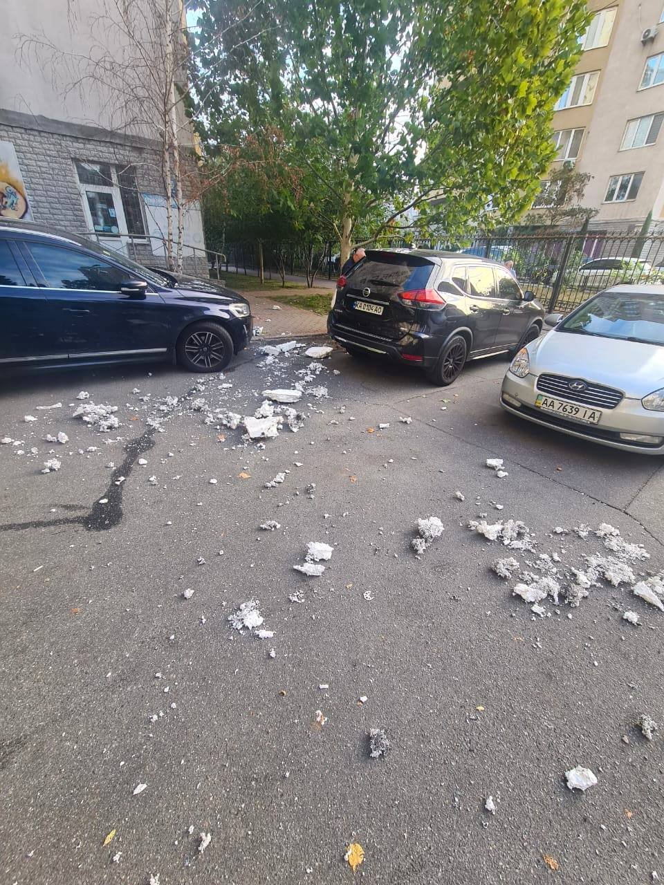 У районі є пошкодження через падіння уламків
