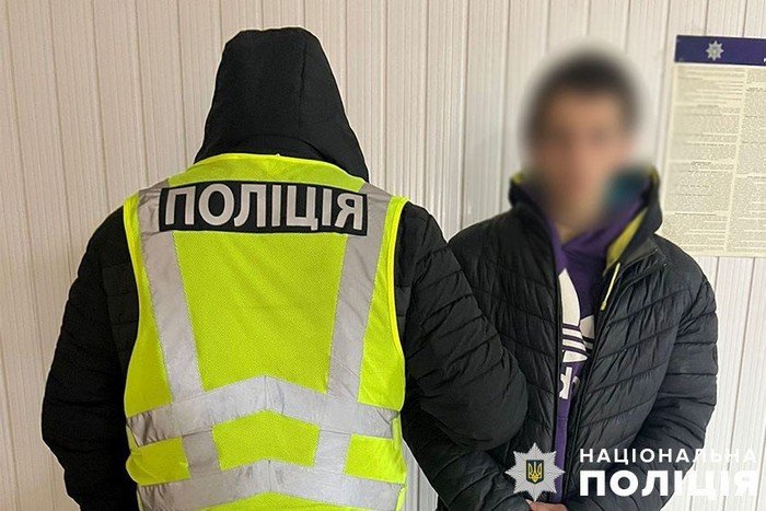 У Києві засудили хлопця за пограбування пенсіонерки
