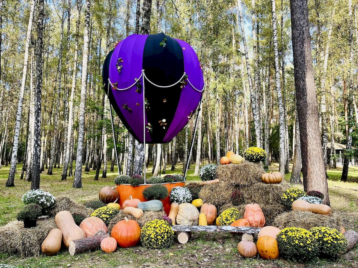 Київзеленбудівці облаштували осінні фотозони