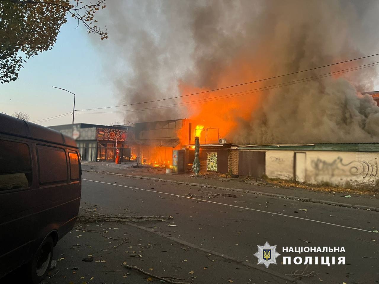 У столиці поліція фіксує наслідки ворожого обстрілу столиці