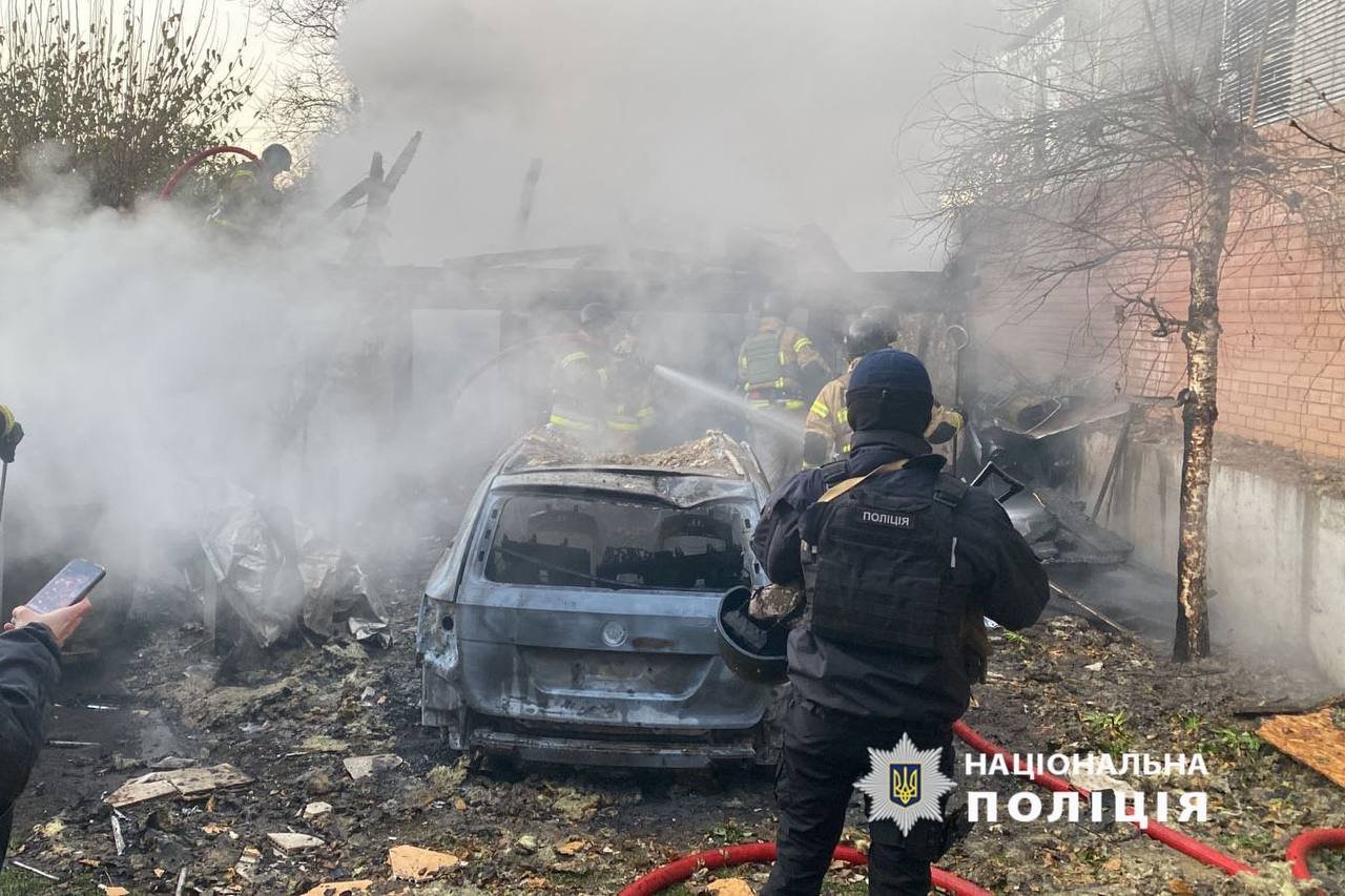 У столиці поліція фіксує наслідки ворожого обстрілу столиці