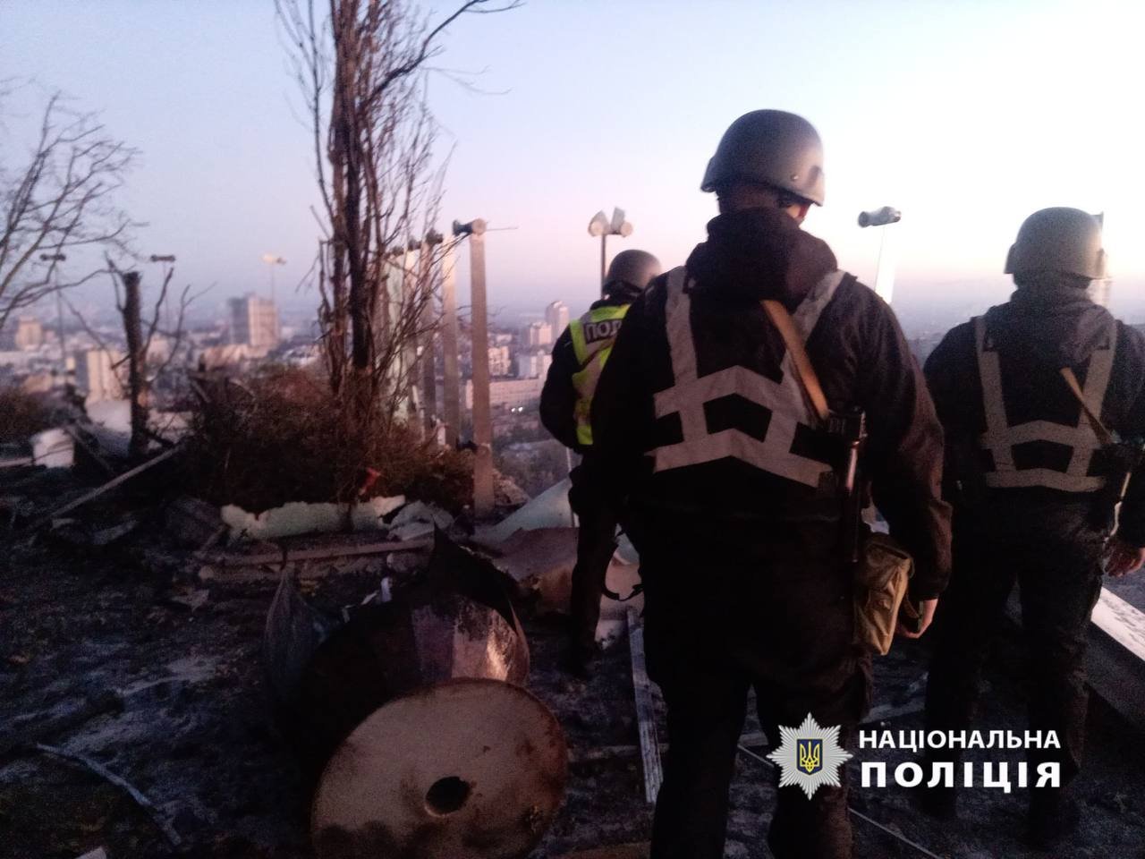 У столиці поліція фіксує наслідки ворожого обстрілу столиці