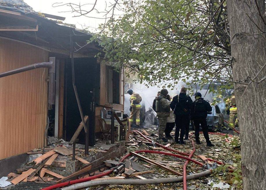 У столиці поліція фіксує наслідки ворожого обстрілу столиці