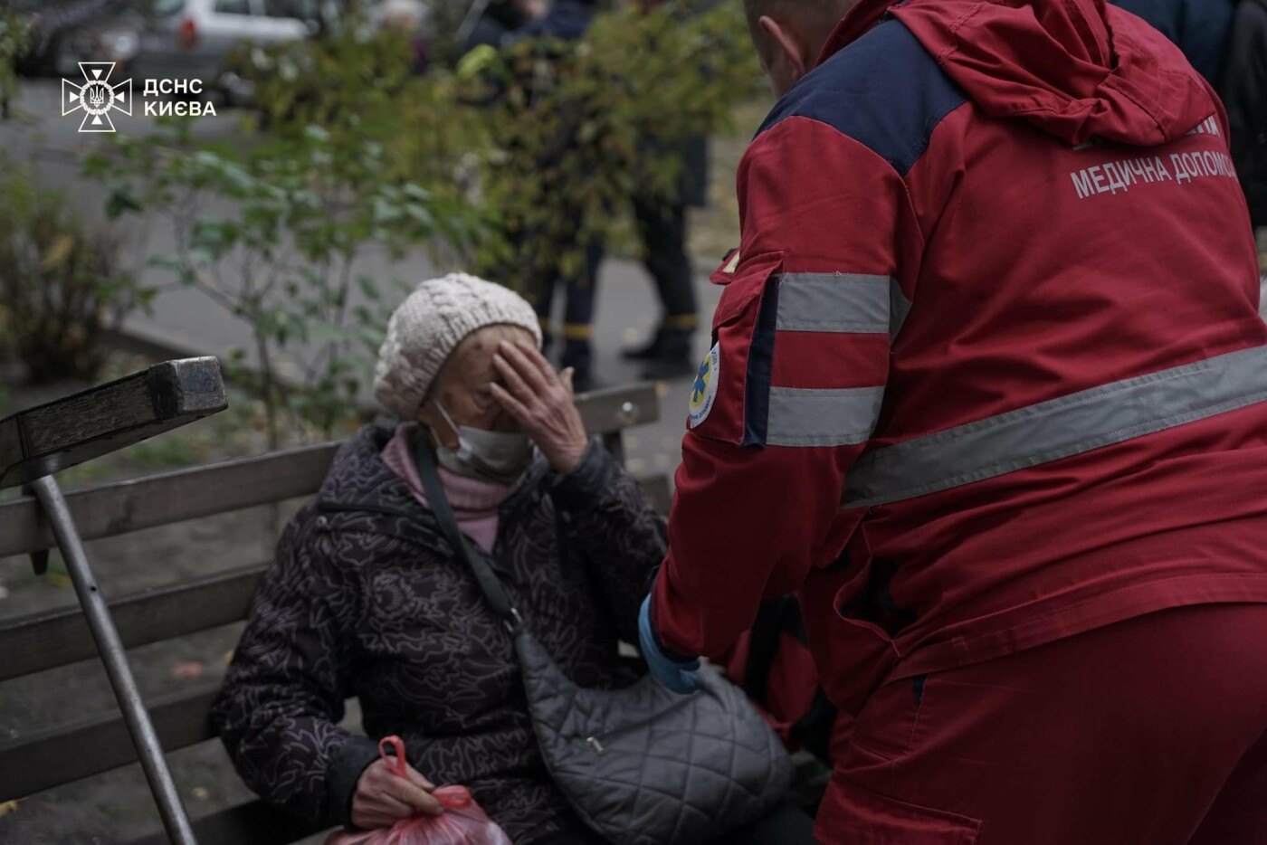 У Києві горіла багатоповерхівка: мешканців евакуювали, є постраждала