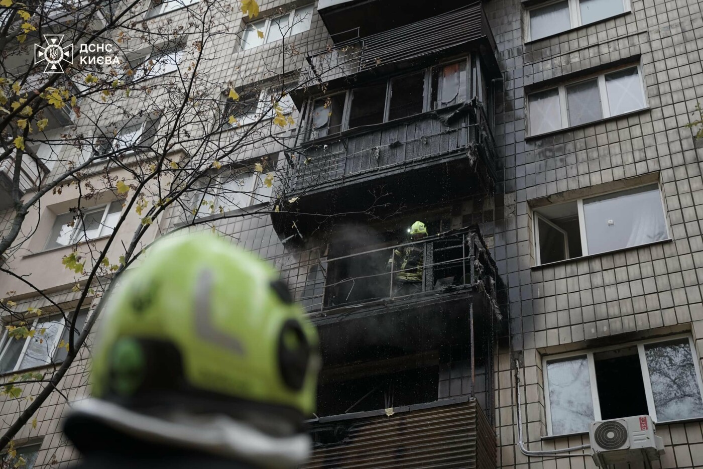 У Києві горіла багатоповерхівка: мешканців евакуювали, є постраждала