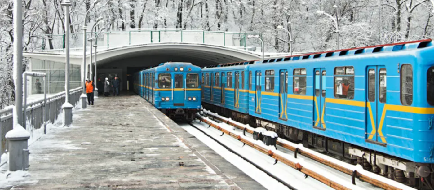 Чому під час повітряної тривоги не відкривають наземні станції метро: у КМВА пояснили