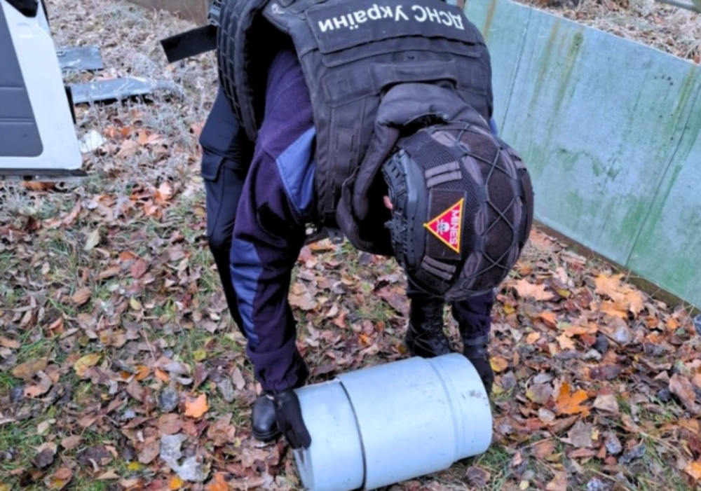 Під Києвом мешканці виявили на подвір'ї бойову частину
