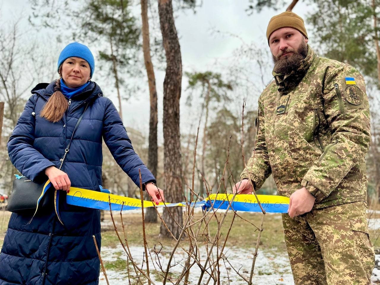 У Києві на честь полеглих захисників висадили калинову алею