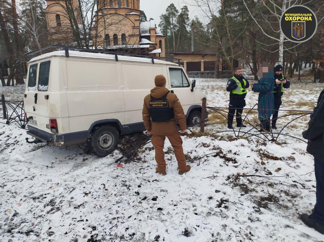 У Києві пʼяний водій вчинив ДТП та намагався втекти