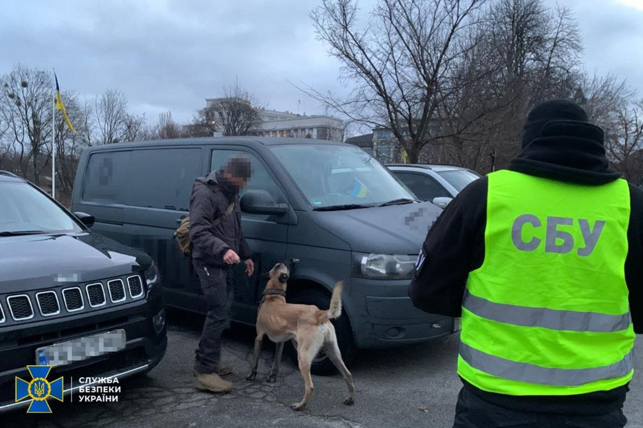 У Києві правоохоронці проводять спецзасоби в центрі міста