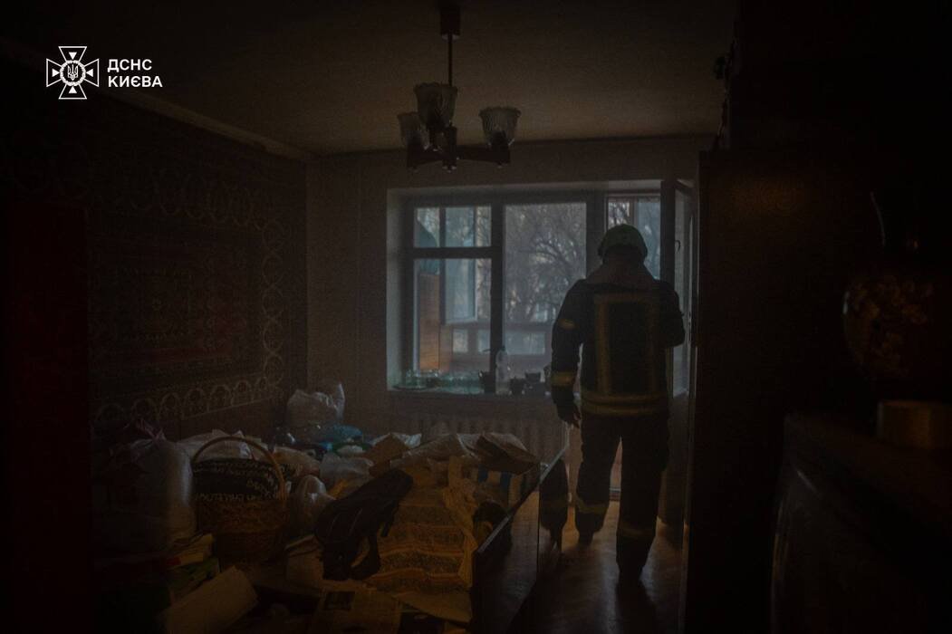 Отруїлась продуктами горіння: у Києві постраждала жінка внаслідок пожежі в квартирі, - ФОТО