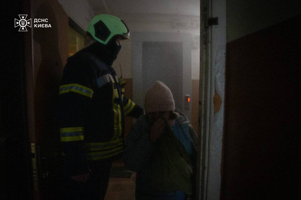 Отруїлась продуктами горіння: у Києві постраждала жінка внаслідок пожежі в квартирі, - ФОТО
