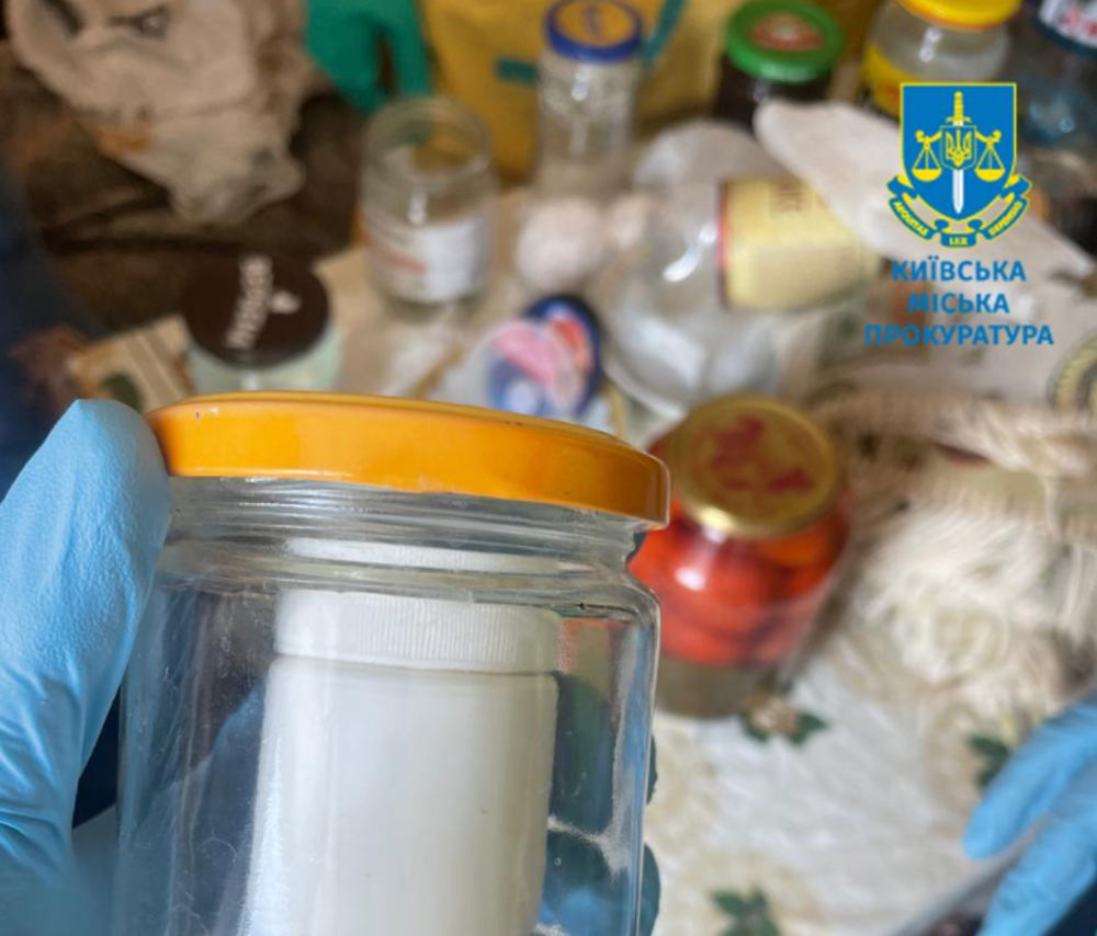 Місяцями труїв жінку небезпечними речовинами: у Києві заарештували 67-річного чоловіка