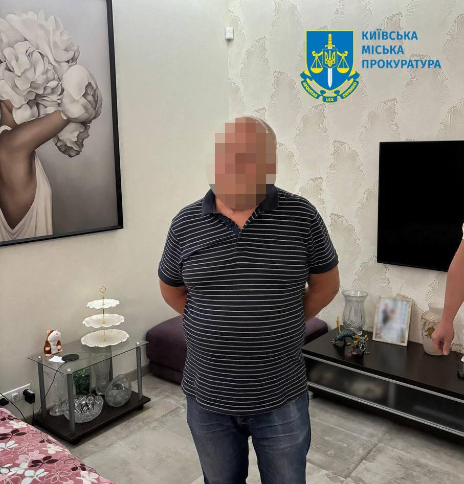 Чоловік напав на свого товариша зі зброєю