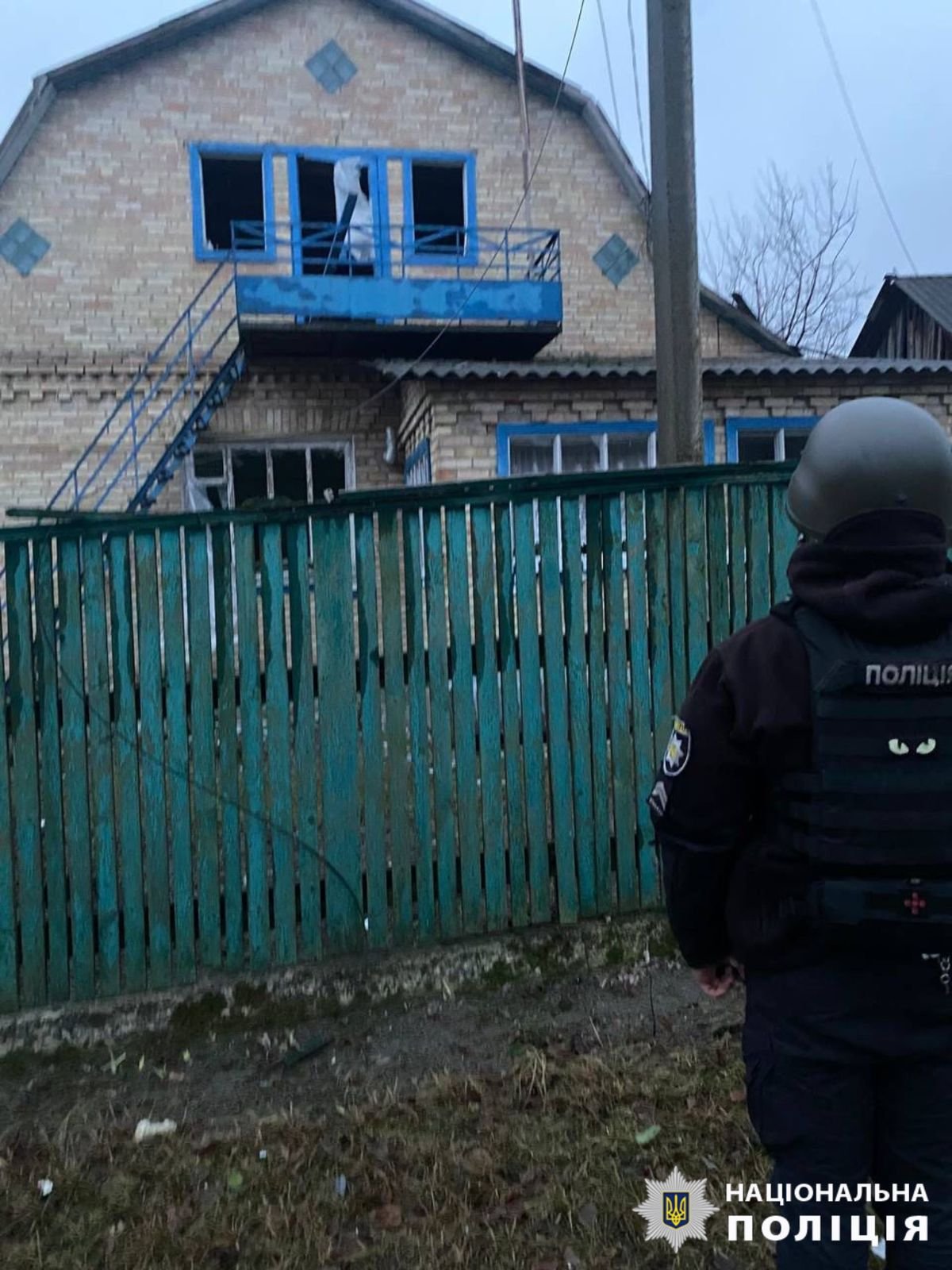 Правоохоронці та комунальники фіксують наслідки атаки