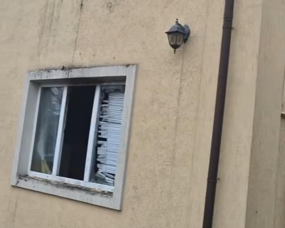 Під Києвом пес дивом вижим після влучання шахеда рф у квартиру: деталі, - ФОТО
