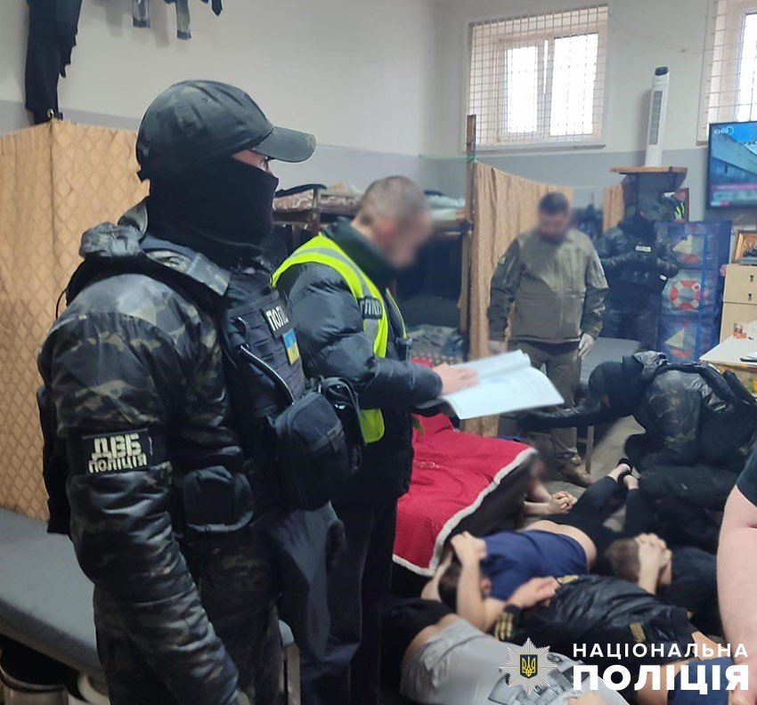 Чоловіків підозрюють у вимаганні грошей