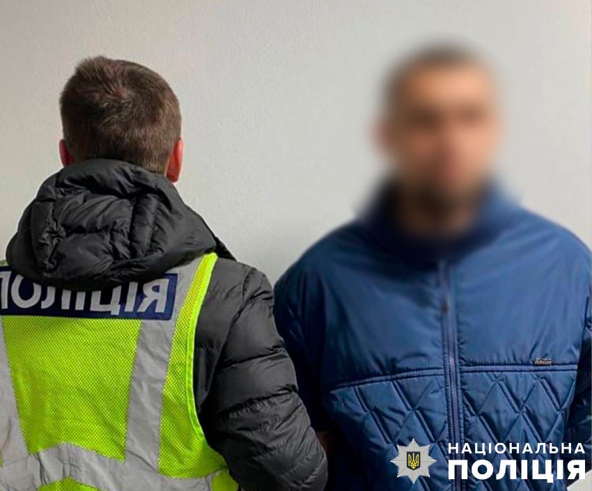 Зловмисник дочекався, поки на заправці нікого не буде