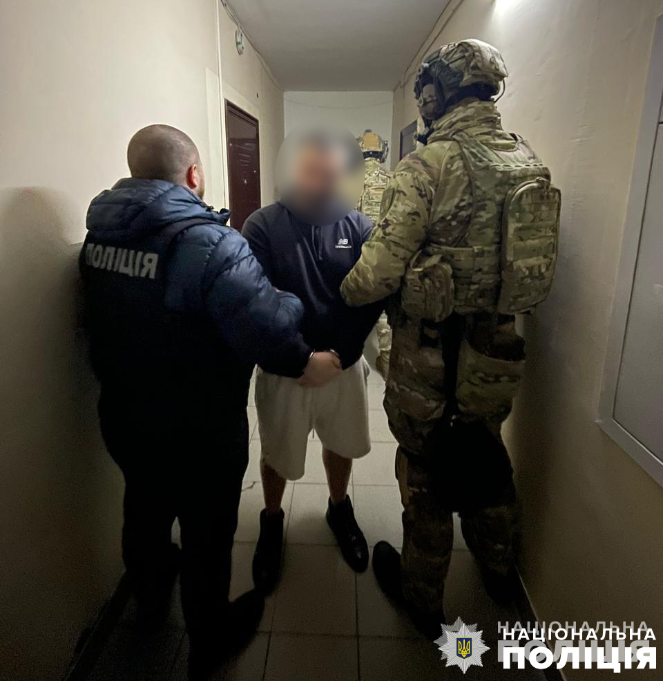 Крадії видавала себе за військових