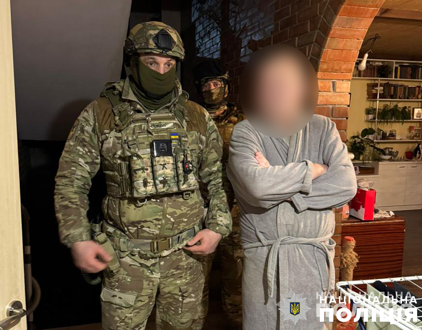 Крадії видавала себе за військових