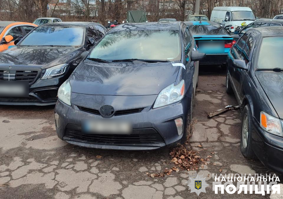 Крадії видавала себе за військових