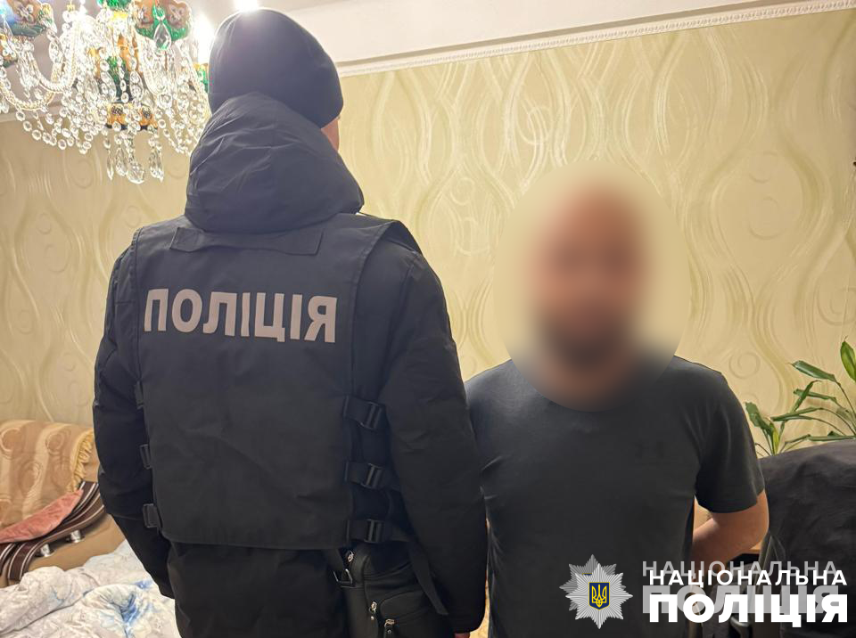 Крадії видавала себе за військових