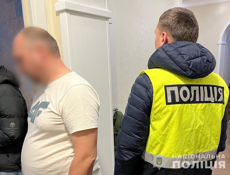 У шахраїв провели обшуки