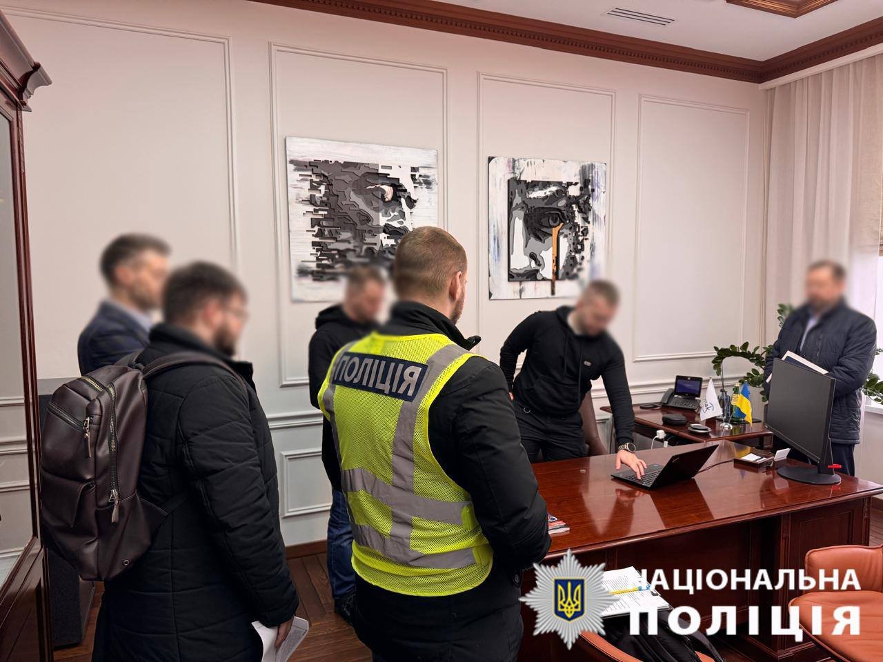 Обшуки почались рано вранці