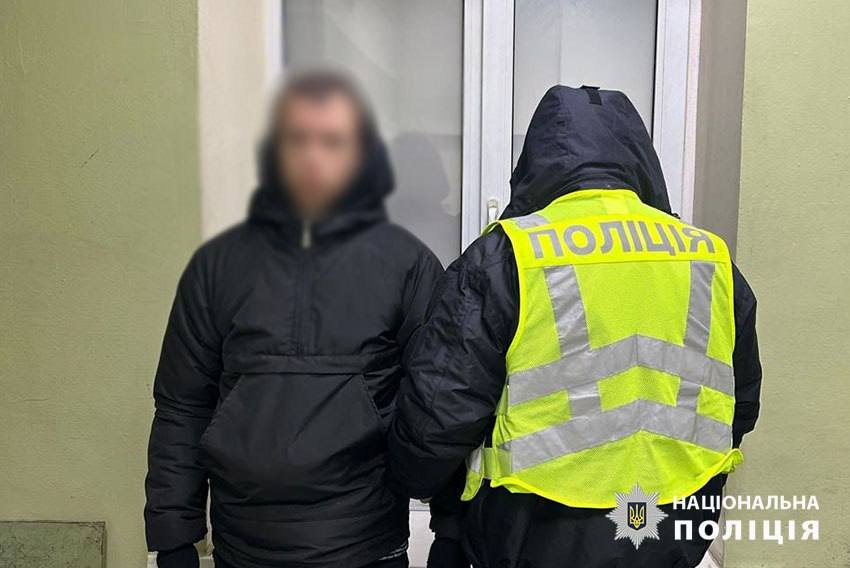 Чоловік пакував наркотики як подарунки