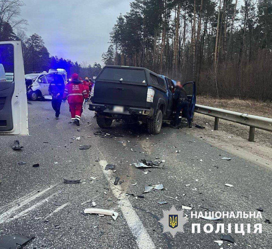 Трьох людей ушпиталили після ДТП