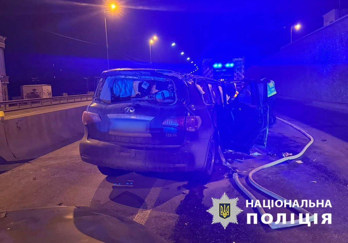 В Infiniti були двоє п'яних чоловіків